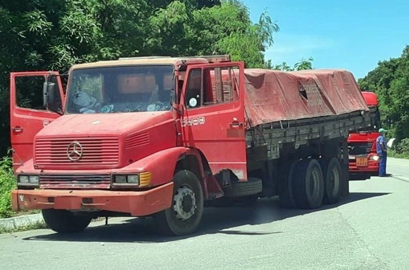 Motorista Inabilitado Preso Dirigindo Caminh O Excesso De Peso Na