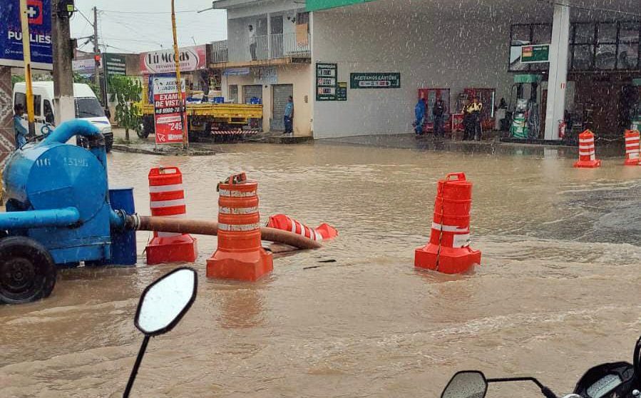 Fortes chuvas voltam a provocar alagamentos na parte alta de São Miguel