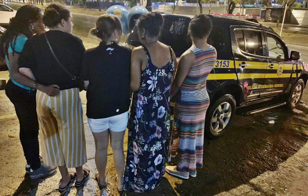 Mulheres são presas com quase R$ 5 mil em produtos furtados de shopping 1 Ascom PRF/AL