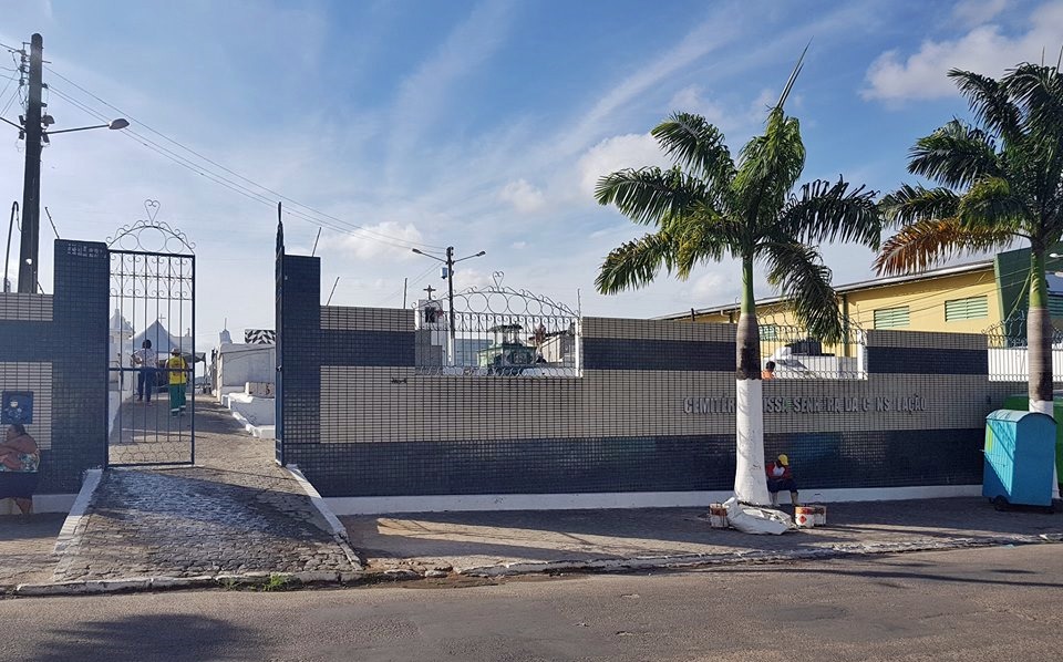 IML e Polícia Científica realizam exumação de corpo no cemitério de São Miguel dos Campos