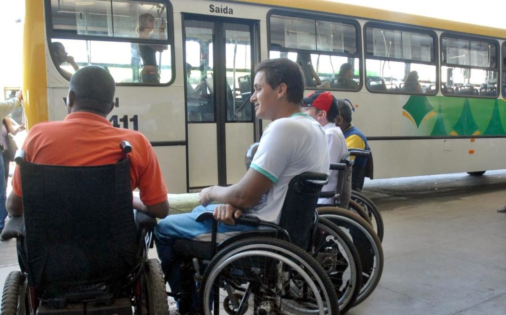 Pessoas com deficiência agora podem tirar Passe Livre pela internet 1 Cadeirante