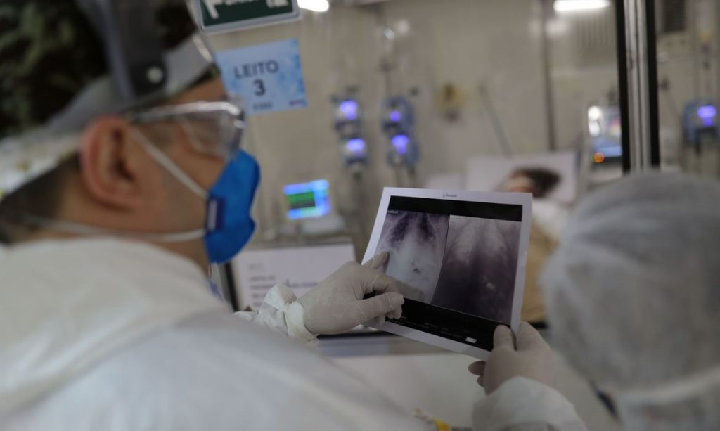 Casos de rinovírus e covid-19 crescem no país, aponta Fiocruz