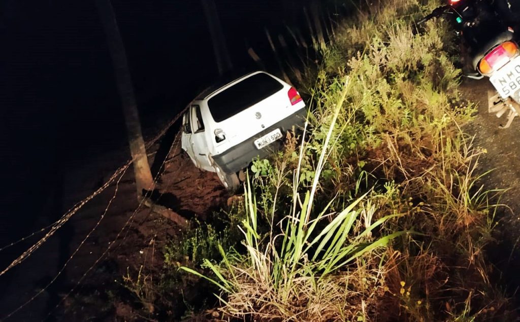 Condutor sai da pista após perder o controle da direção na AL 105 1 Cortesia ao AlagoasWeb