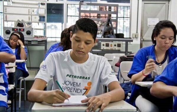 Programa Petrobras Jovem Aprendiz anuncia mais de 1000 vagas