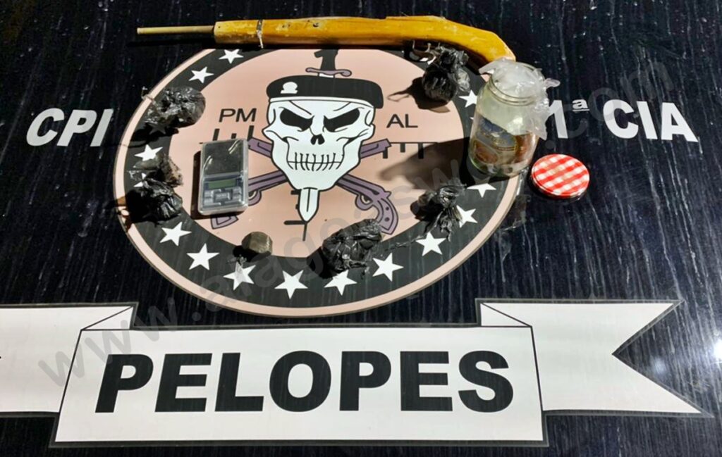 Traficante é preso com arma de fogo e drogas no Hélio Jatobá em São Miguel dos Campos 1 1ª Cia/Ind
