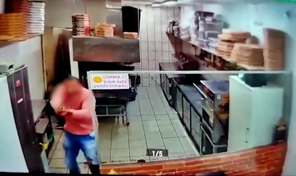 Policial militar mata 4 pessoas em pizzaria 1 Reprodução