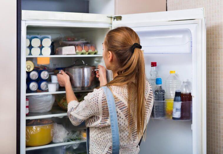 Quatro alimentos que não deve guardar na geladeira
