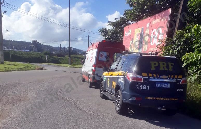 Motociclista é socorrido por equipe do Samu após acidente na BR 101 em São Miguel dos Campos 1 AlagoasWeb