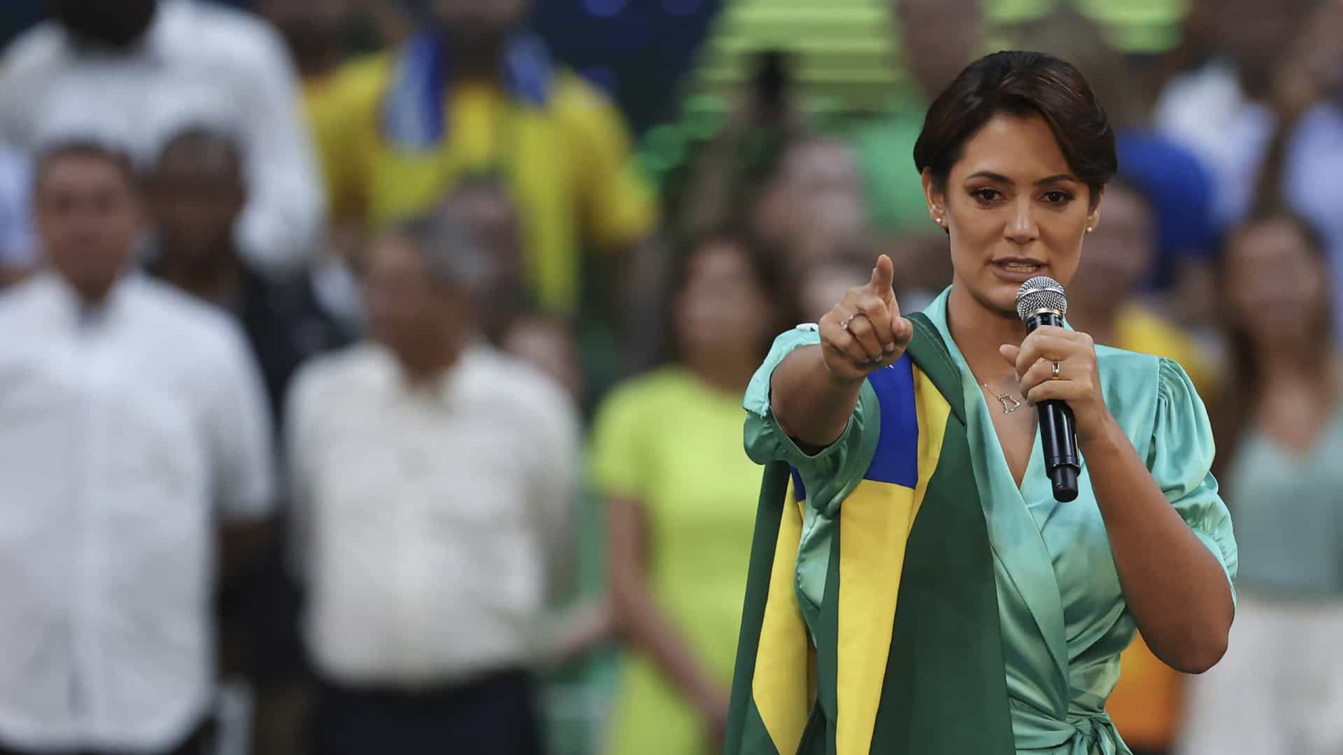 Michelle Bolsonaro desmente notícia sobre passar Natal em Alagoas longe do marido