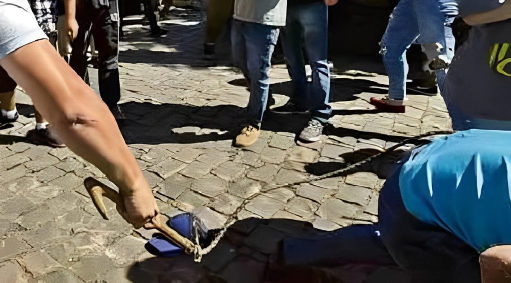 Homem é detido por agredir esposa grávida com chibata 1 Ilustração