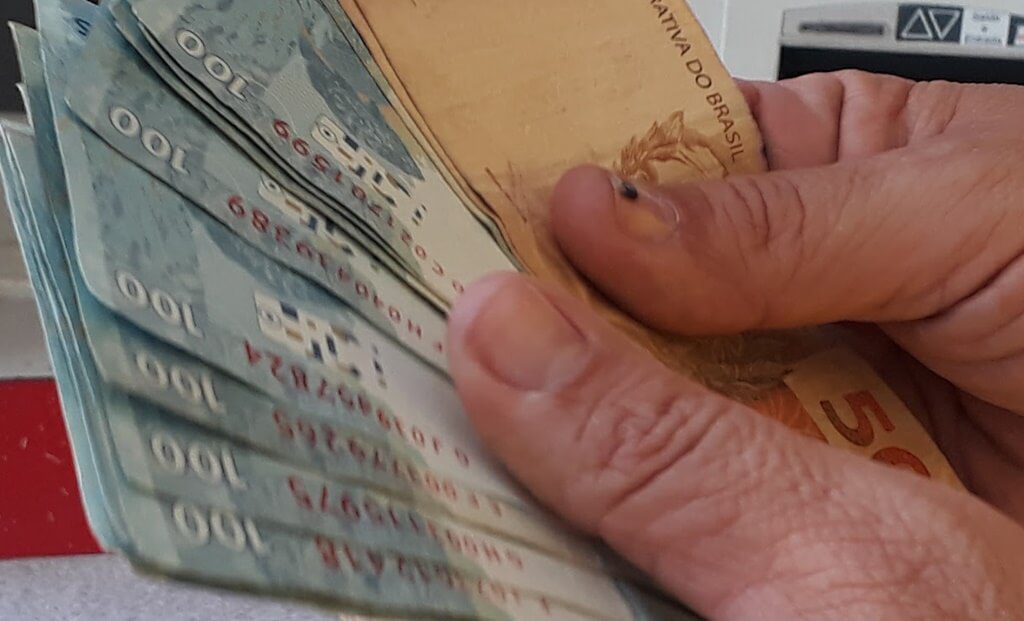 Veja os 10 golpes mais comuns aplicados contra idosos e saiba como evitá-los