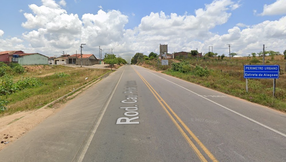 Criança é atingida por caminhão ao tentar atravessar rodovia