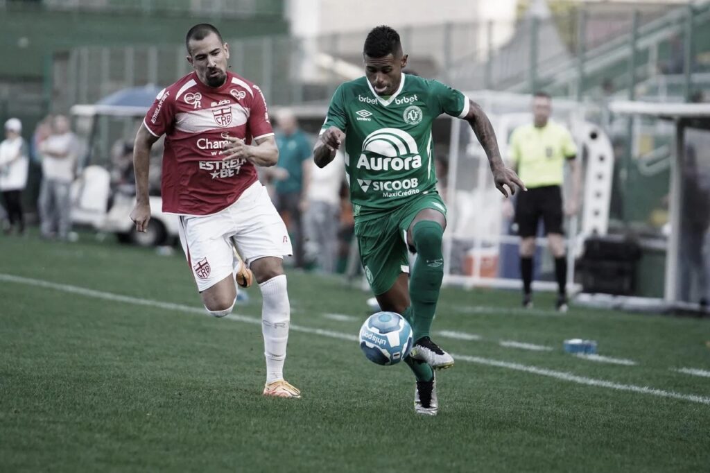 Chapecoense bate o CRB em casa e encerra jejum de nove partidas sem vencer 1 Reprodução/Tiago Meneghini