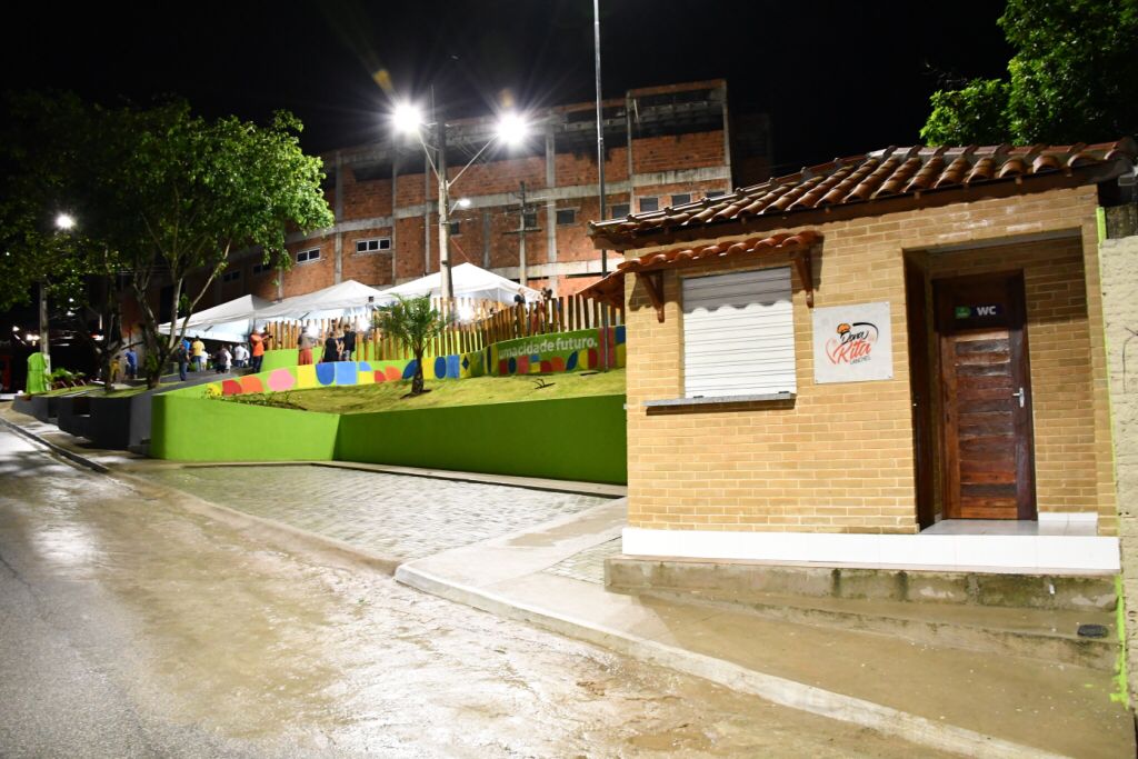 Prefeito George Clemente inaugura nova praça para os miguelenses