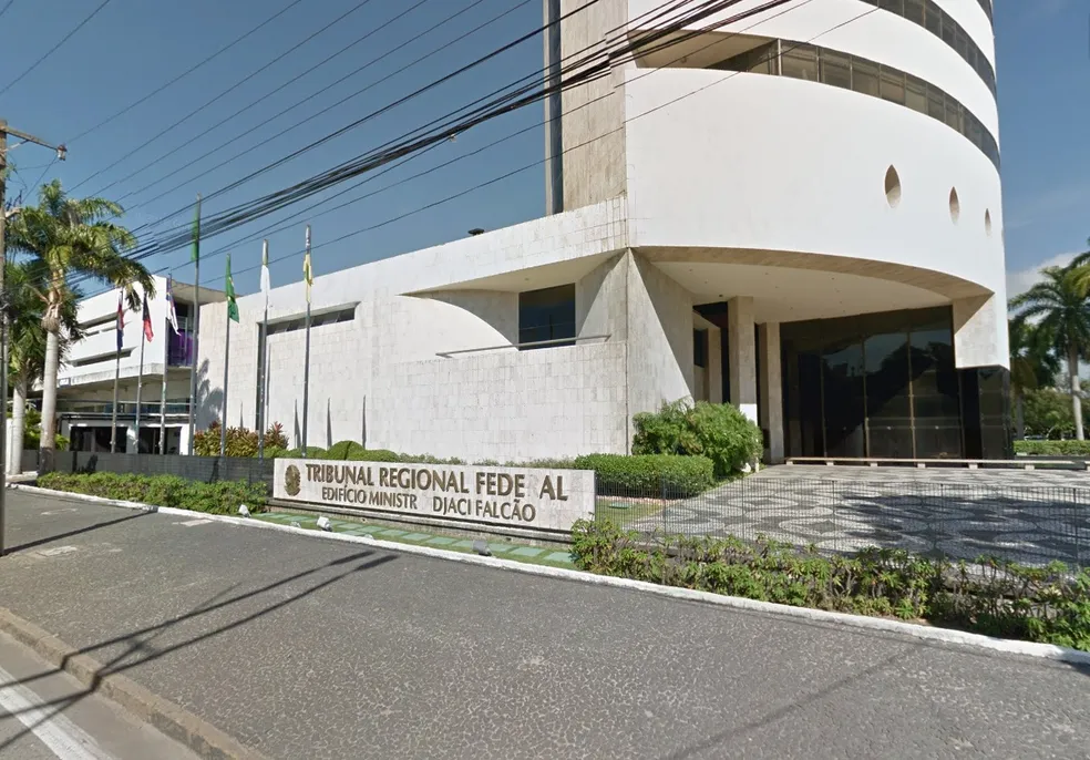 Aposentados do INSS vão receber quase R$ 2 bi