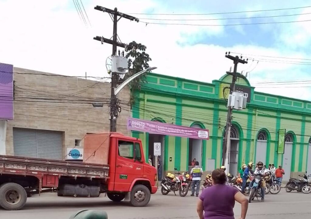 Fogo em poste volta a assustar comerciantes no Centro de São Miguel dos Campos