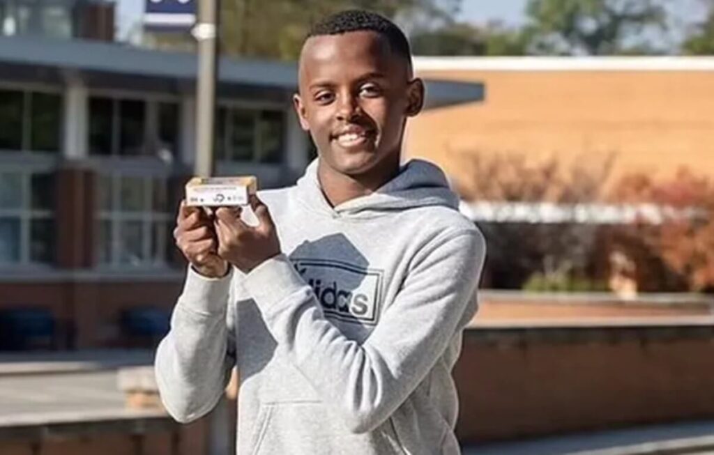 Adolescente de 14 anos cria sabonete para combater câncer de pele