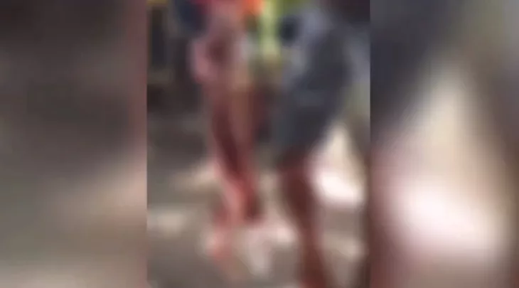 Homem que aparece em vídeo vendendo carne de cachorro é identificado pela polícia