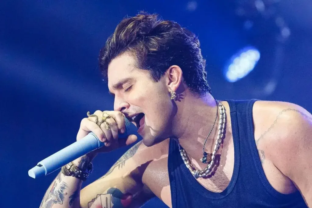 Luan_Santana_cai_durante_apresentação__(1)