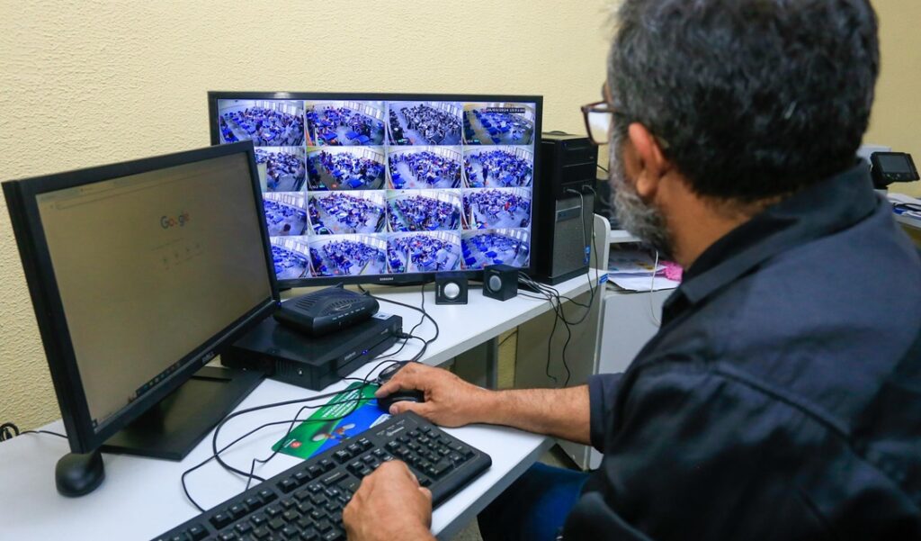 https://alagoasweb.com/escolas-da-rede-estadual-terao-plataforma-para/