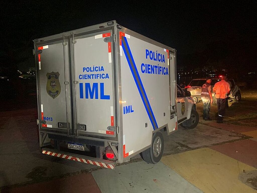 Duas pessoas são assassinadas a tiros na frente de uma creche