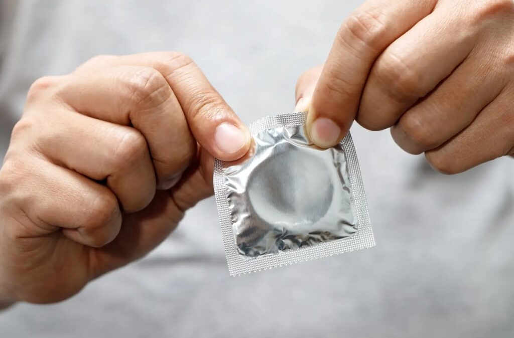 Homem é preso por tirar preservativo sem consentimento da parceira