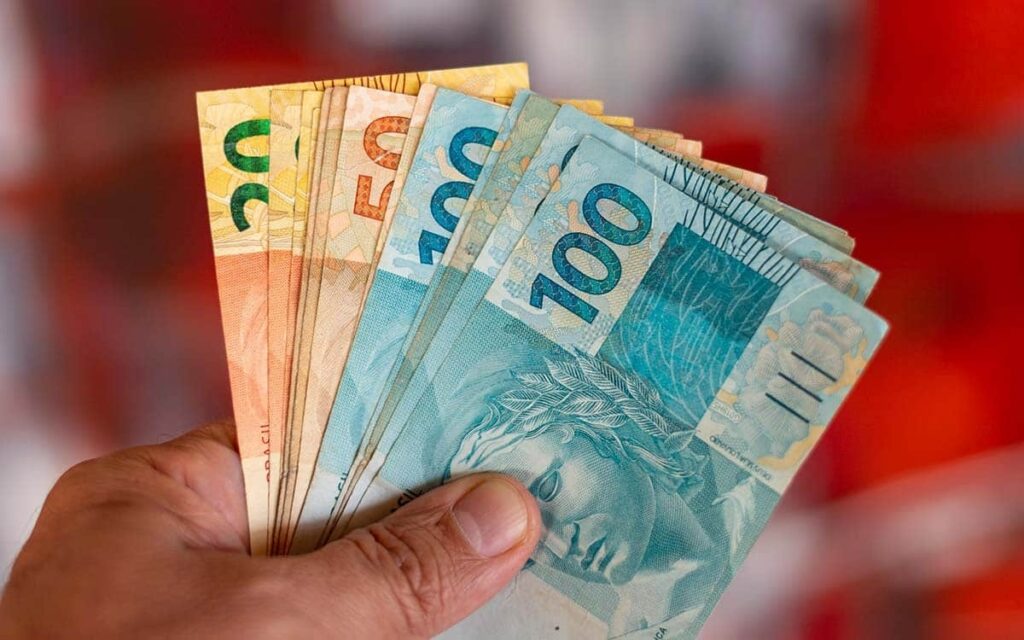 INSS paga segunda parcela do 13º a quem recebe acima do mínimo