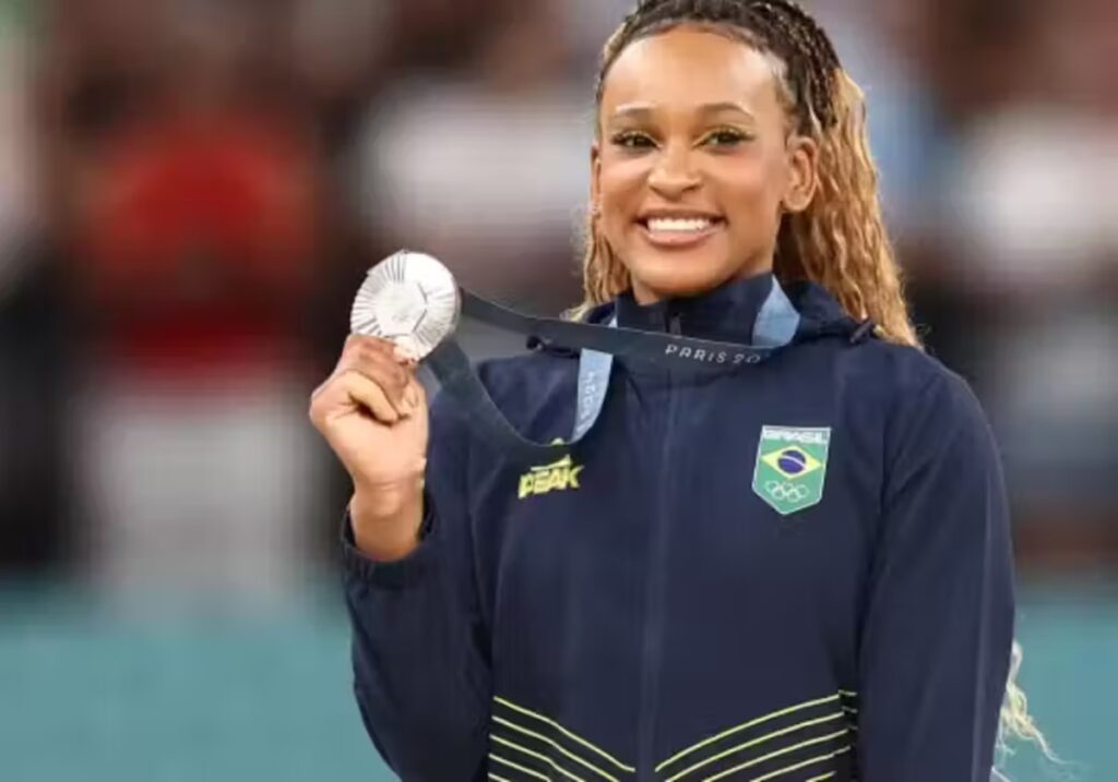 Rebeca Andrade leva prata e se torna a 1ª brasileira com 4 medalhas em Olimpíadas