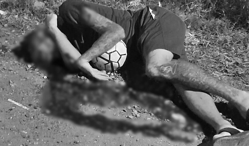 Jovem é assassinado a tiros enquanto jogava futebol com amigos