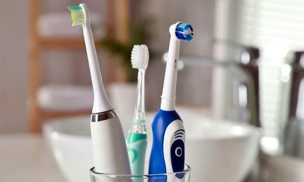 Centenas de vírus vivem escondidos na sua escova de dente