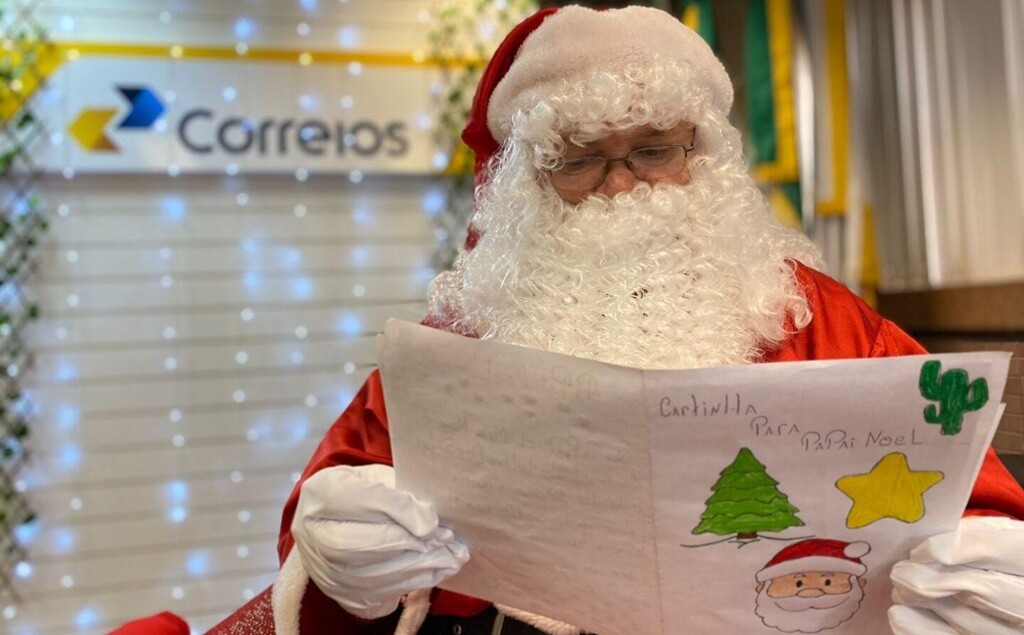 Mais de 130 mil cartas do Papai Noel dos Correios estão disponíveis para adoção