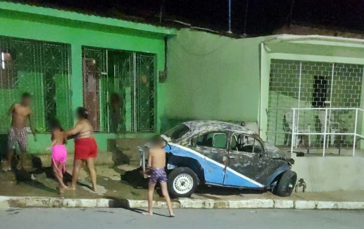 Motorista perde controle do carro e quase causa tragédia em Boca da Mata, assista