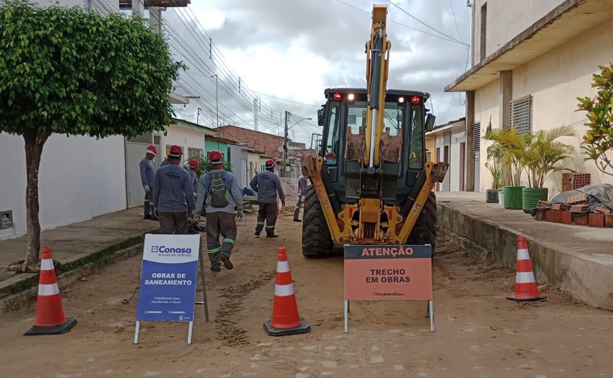 Engenharia da Conasa Águas do Sertão tem encontro com prefeito George Clemente e secretária de Infraestrutura