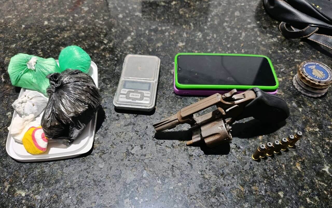 1ª Cia prende casal por tráfico de drogas e posse de arma em Campo Alegre
