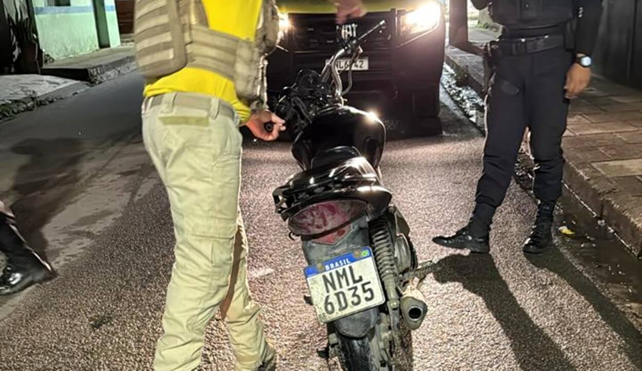 Motocicleta de delivery com escapamento adulterado é apreendido em São Miguel dos Campos