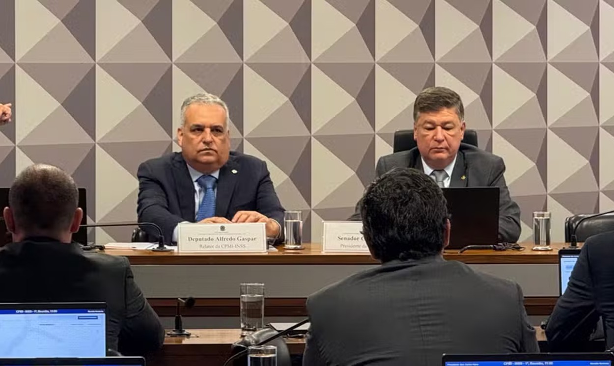 Oposição derrota candidato do governo e vai comandar CPI do INSS