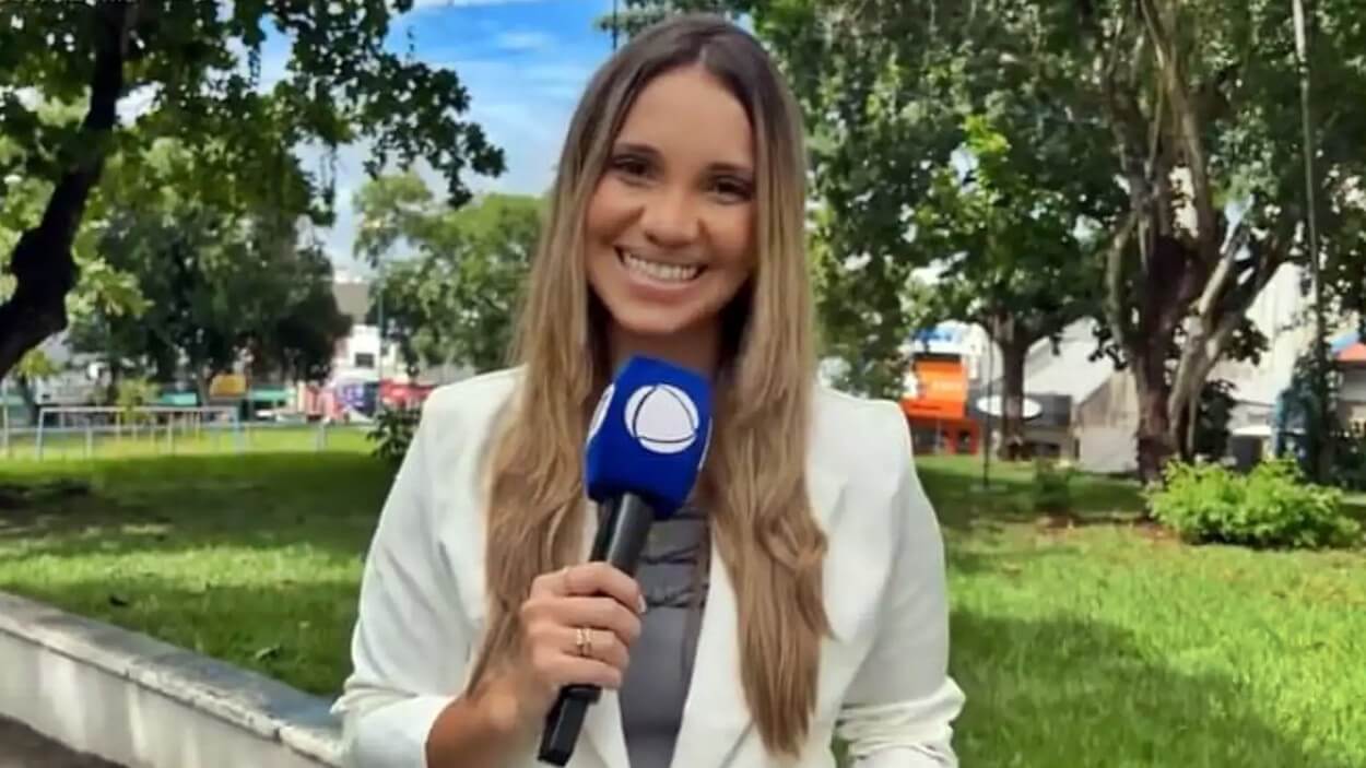 Repórter entra em trabalho de parto ao vivo na televisão