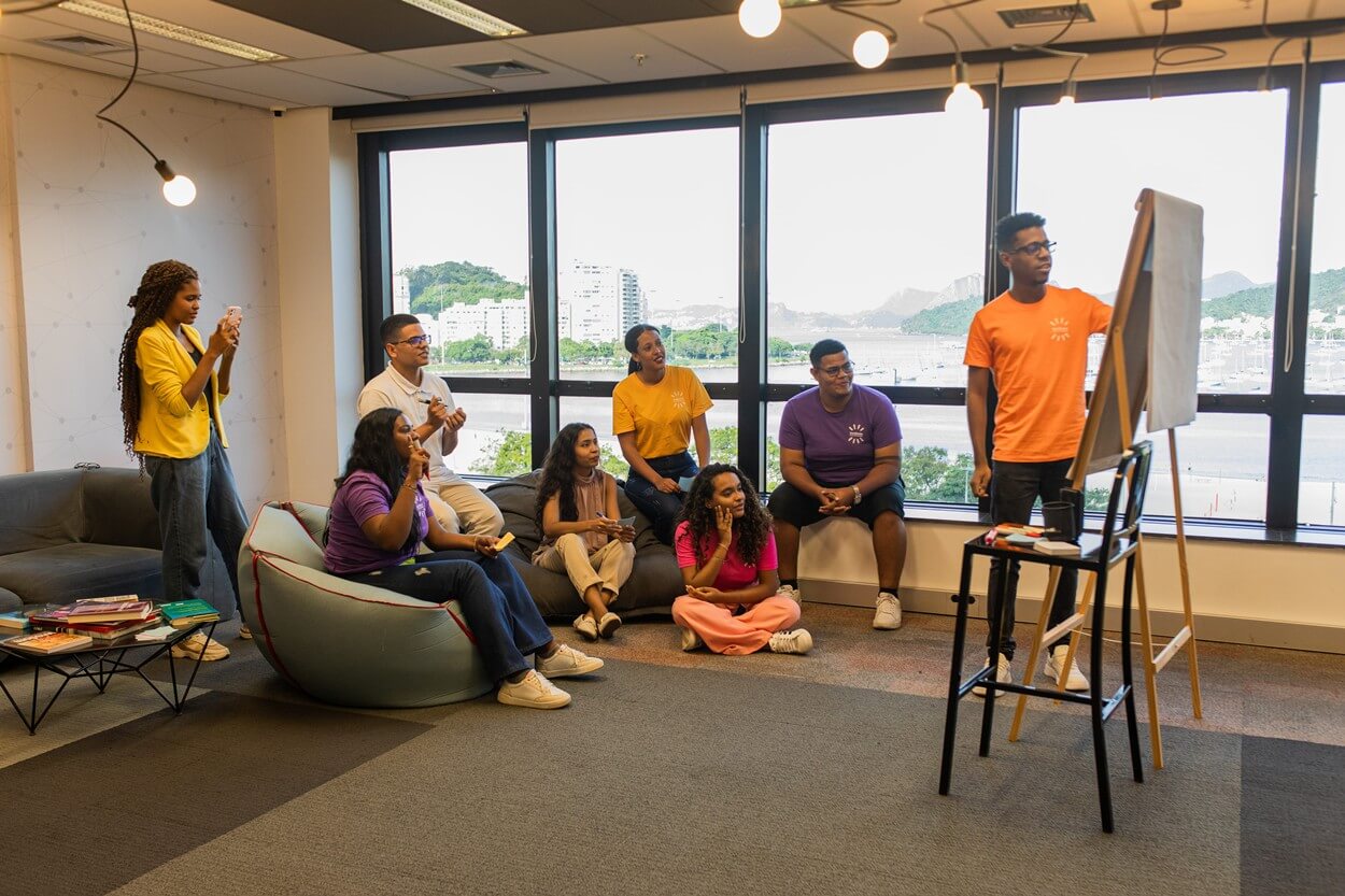 Curso gratuito oferece 700 vagas para jovens de Alagoas em busca do primeiro emprego