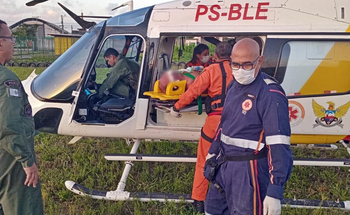 Samu transfere para o HGE homem que sofreu acidente na Praia do Gunga
