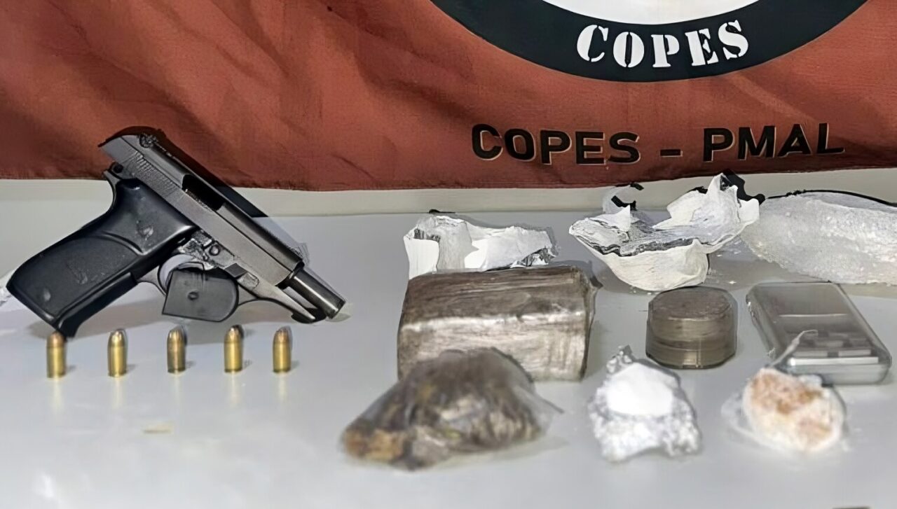 Casal é preso com drogas e pistola em operação da COPES no 'Beco do Amor', em Piranhas