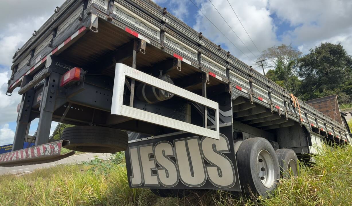 Falta de sinalizacao provoca acidente na BR 101 em Alagoas 1