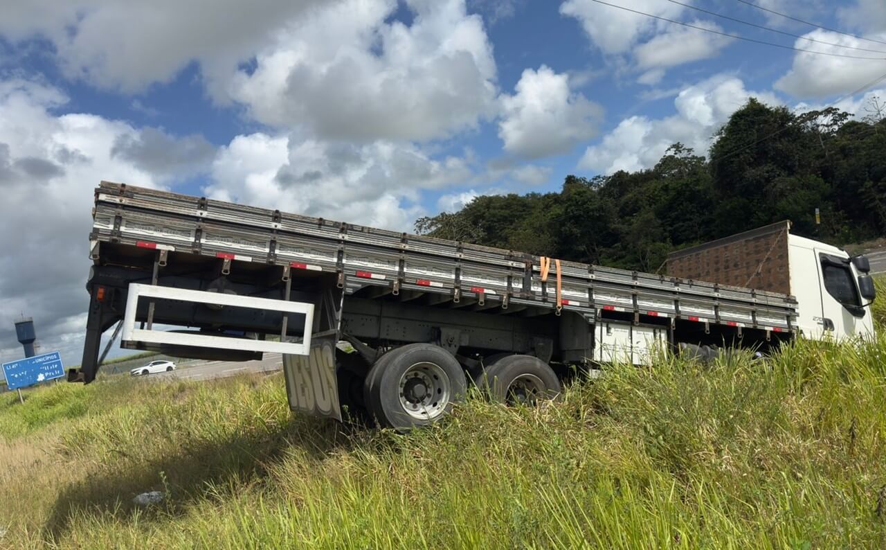 Falta de sinalização provoca acidente na BR-101 em Alagoas