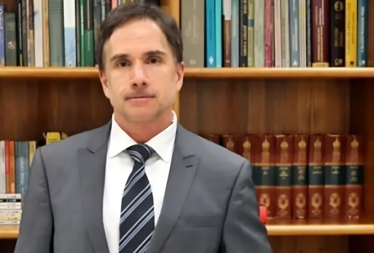 Juiz que detonou Moro, Deltan e Lava Jato é investigado por furto de champanhe