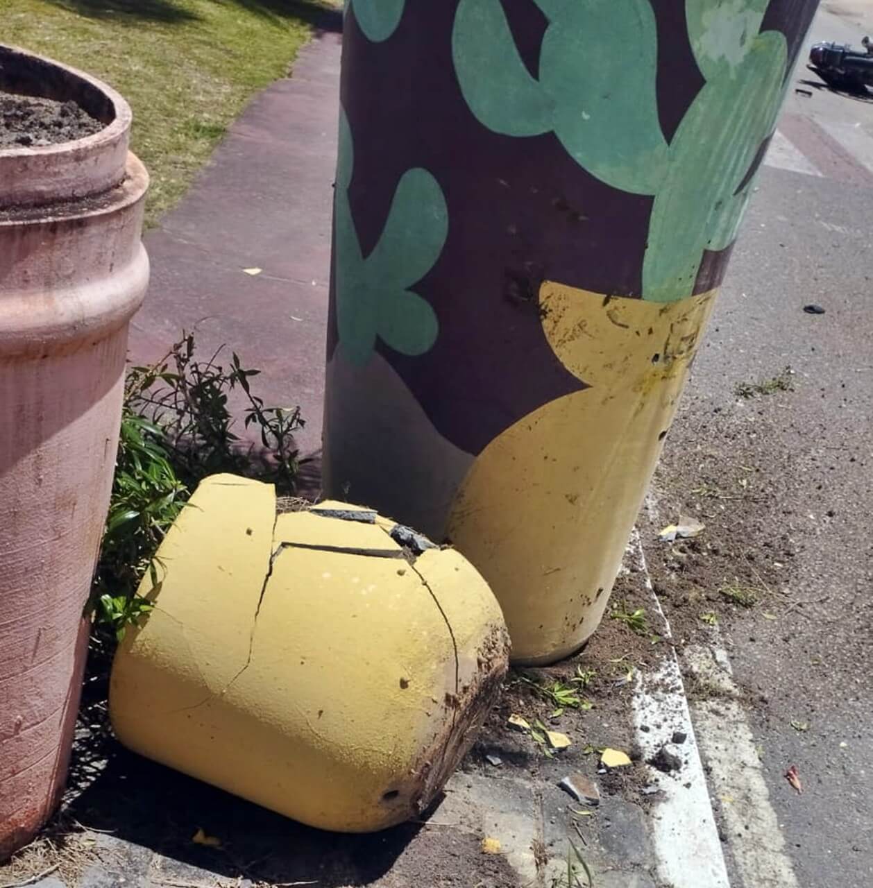 Motociclista fica gravemente ferido apos acidente em frente ao Forum de Campo Alegre 3