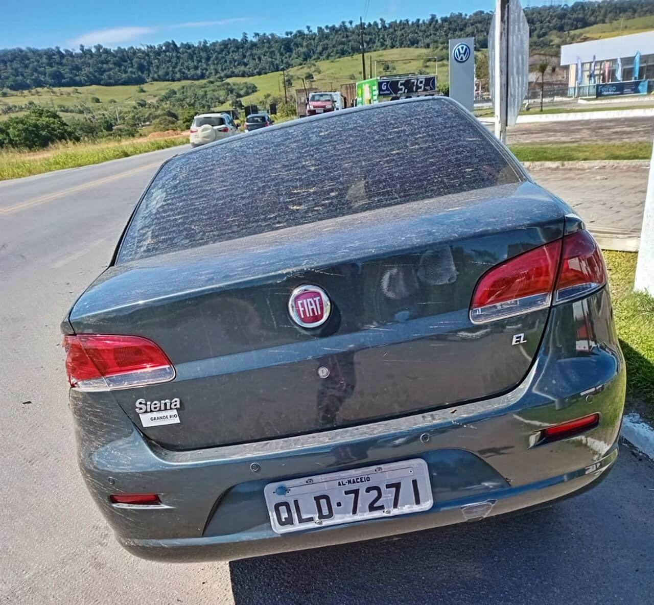 Samu atende vitima de acidente entre carro e carreta dos Correios em Sao Miguel dos Campos 2