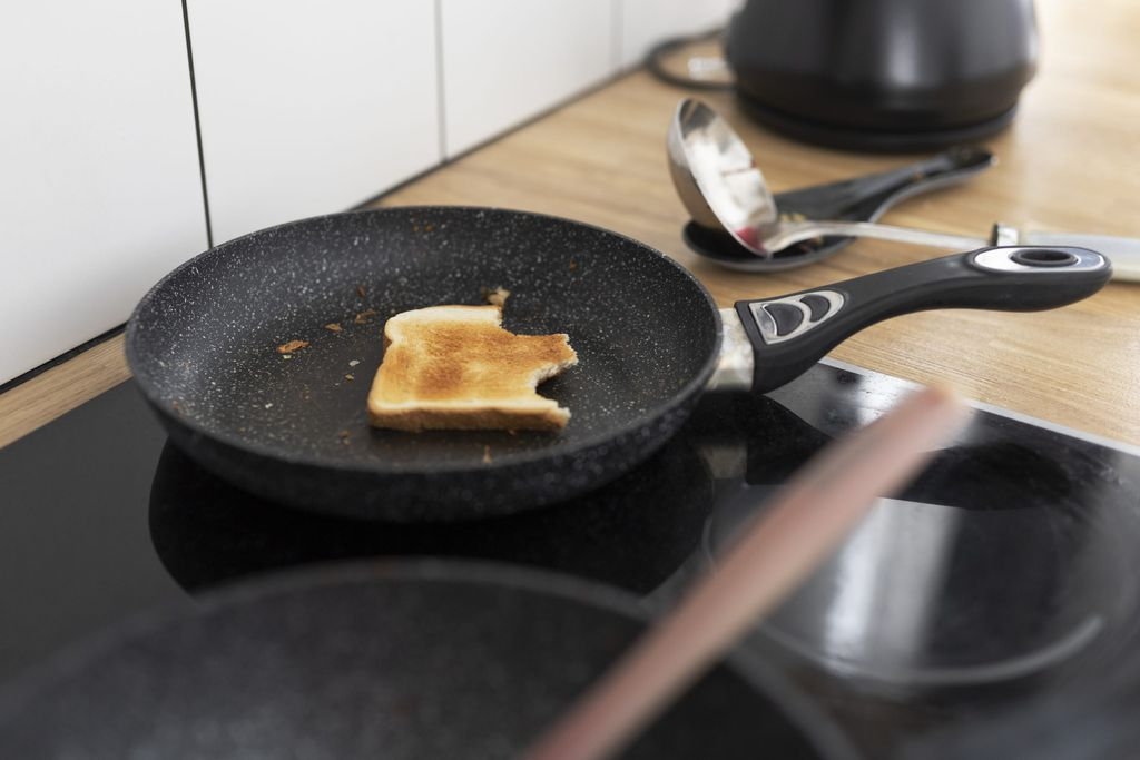 5 coisas que você não deve cozinhar em panela de teflon antiaderente