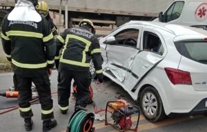 Estudante de Medicina fica ferida em acidente na BR-101, em São Miguel dos Campos