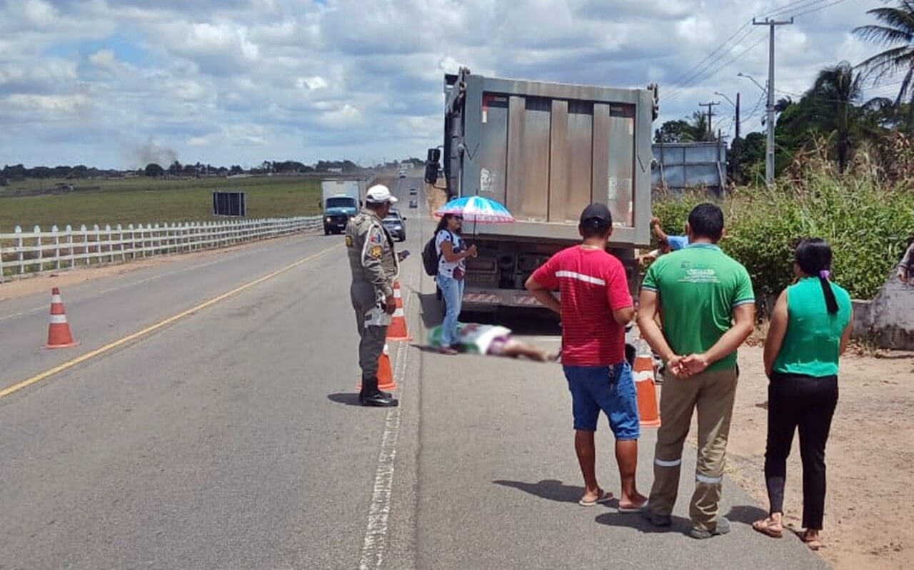 Motociclista morre em colisão com caminhão na AL 110, em Arapiraca