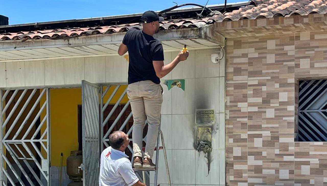  Populares evitam incêndio após contador de energia pegar fogo em São Miguel dos Campos