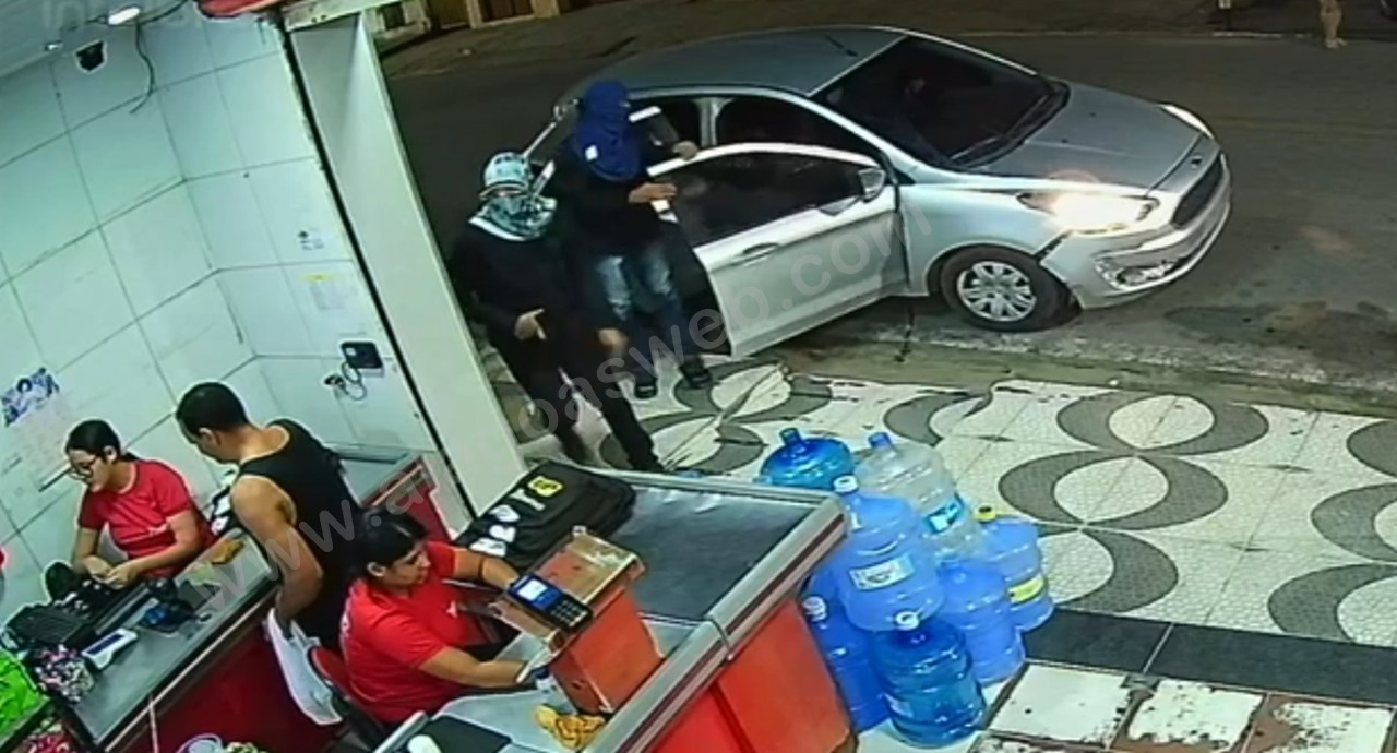 Assista: Supermercado é assaltado por trio armado no bairro Paraíso, em São Miguel dos Campos